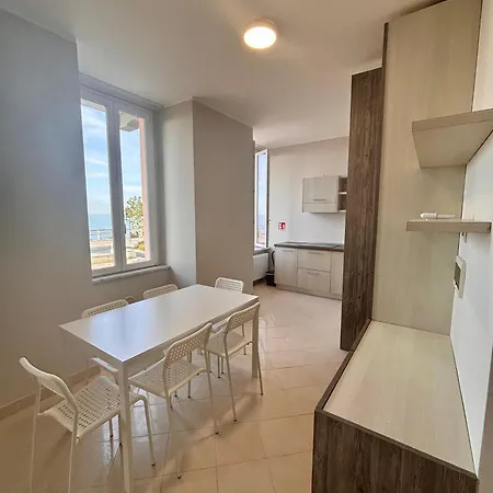 Casa Fronte Mare דירה *
